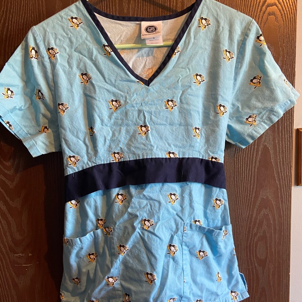 NHL Pittsburgh Penguins Scrub Top